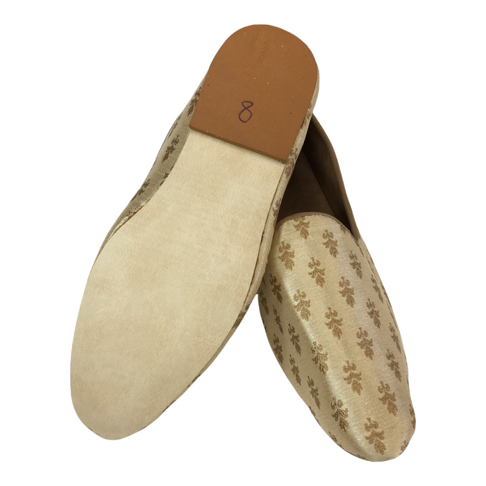 Very comfortable Brocade Gold Loafer style Mojri - Indian Mens shoes - Mojari, Khossay - YD2101C