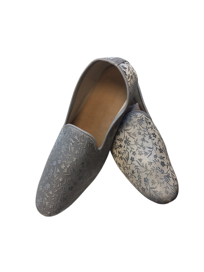 Very comfortable Silver / Light Grey Brocade Loafer Style Indian Mens shoes - Mojari, Khossay - YD2305