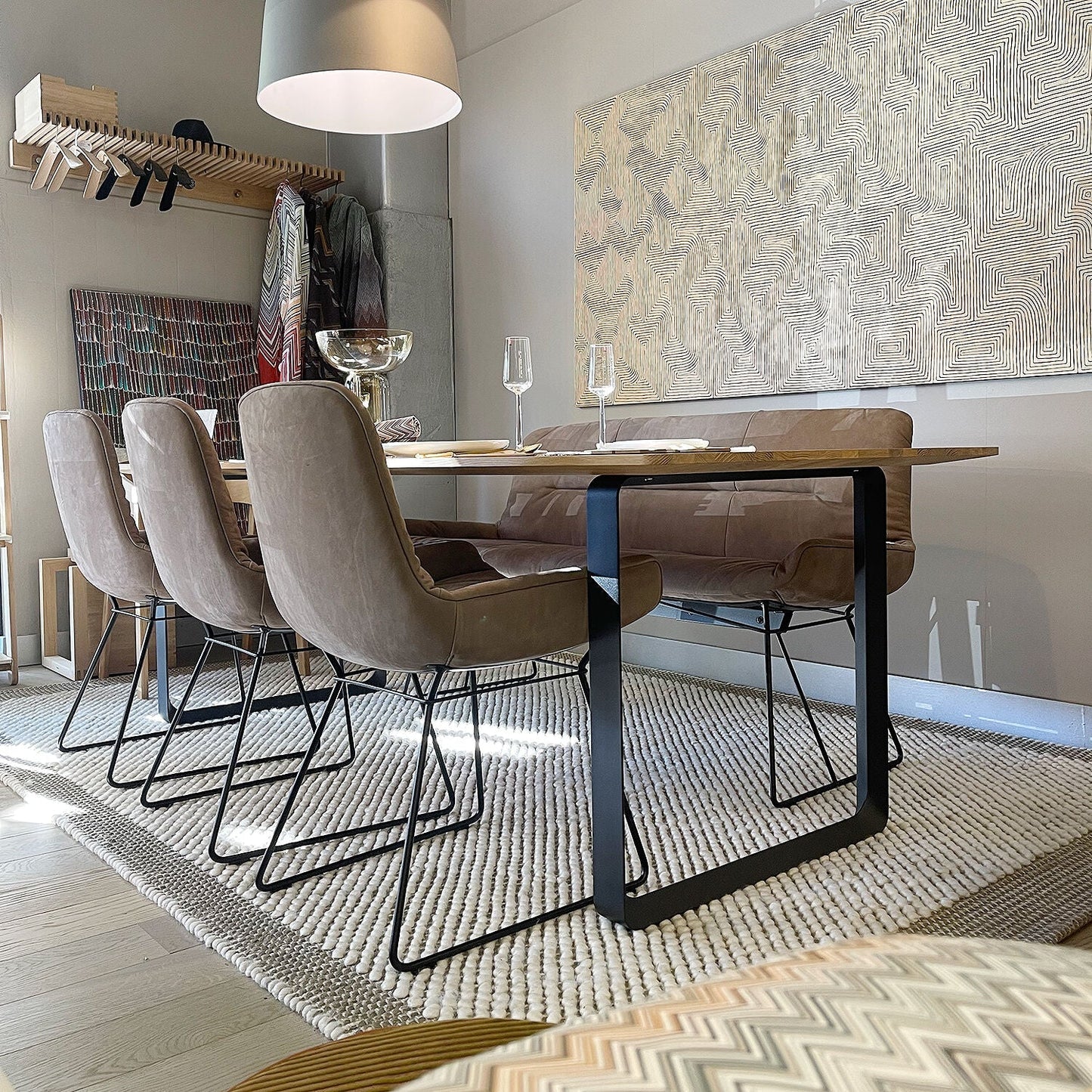 freifrau | leya armchair low | wire frame | cayenne walnut leather