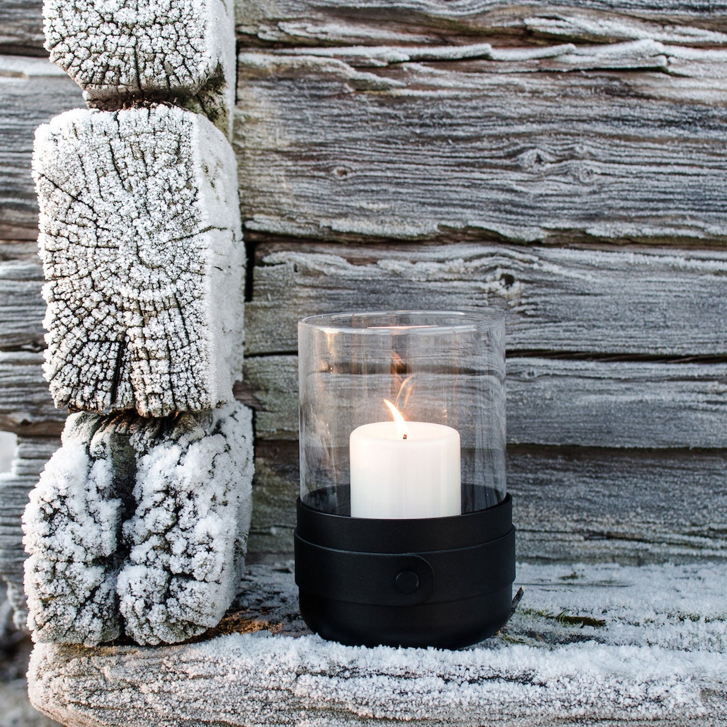 eldvarm | emma lantern | noir