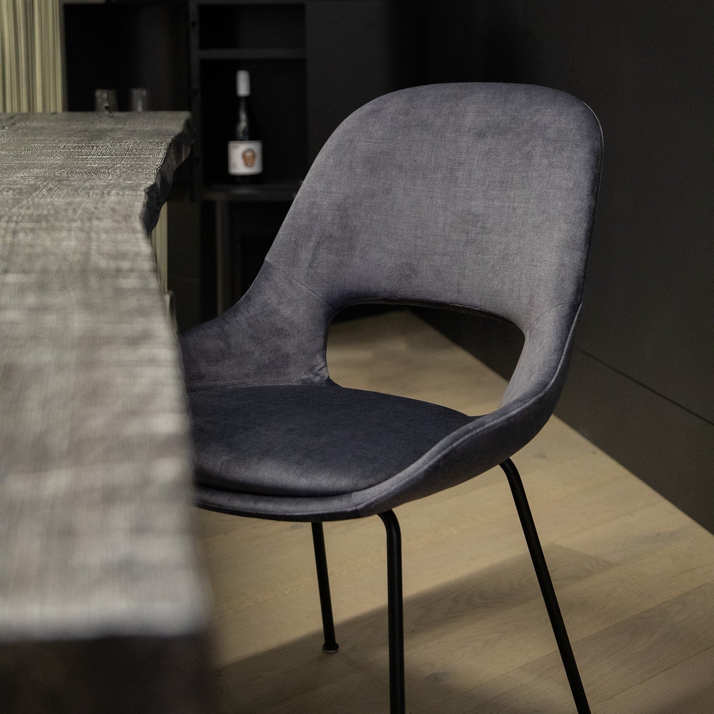 freifrau | theia armchair low | steel frame black | smart charbon