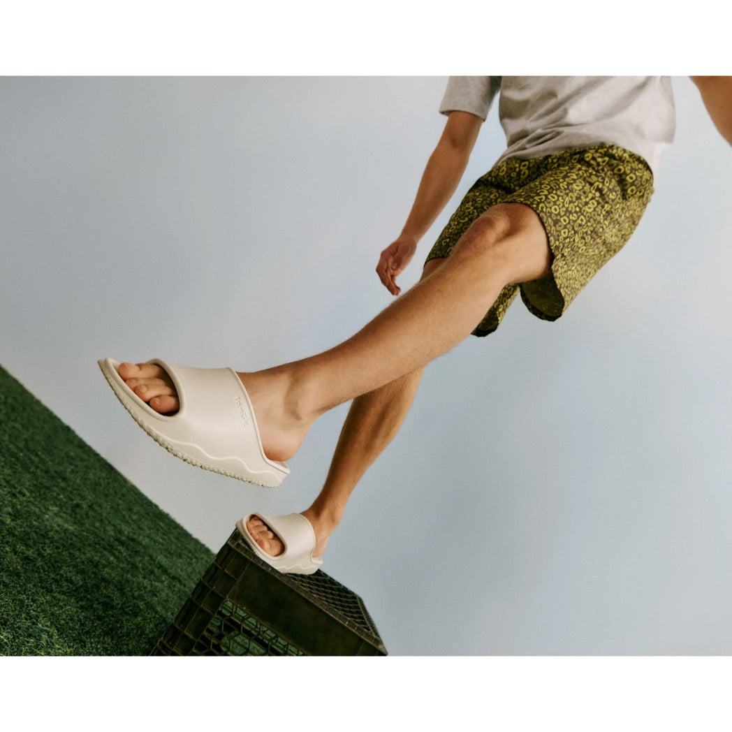 SANUK - BEER FOAMIE SLIDE (MENS) | BLACK