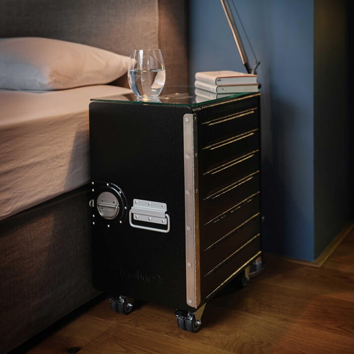 bordbar | box trolley | door hinge left + bedside equipment | black