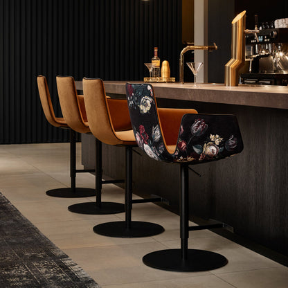 freifrau | amelia barstool high 82cm | wire frame deep black| riga m1 noir 18