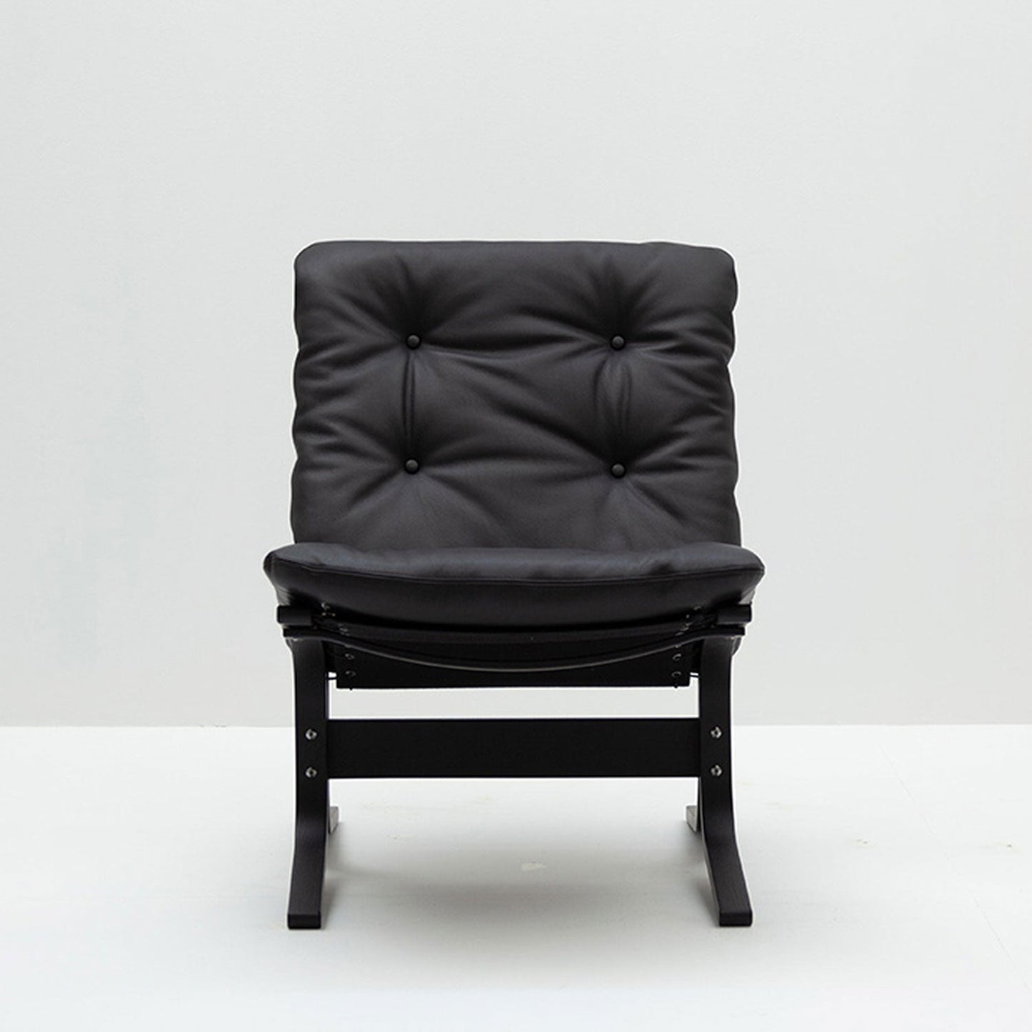 hjelle | siesta classic 302 chair | low back | black oak + hemsen HA19 leather