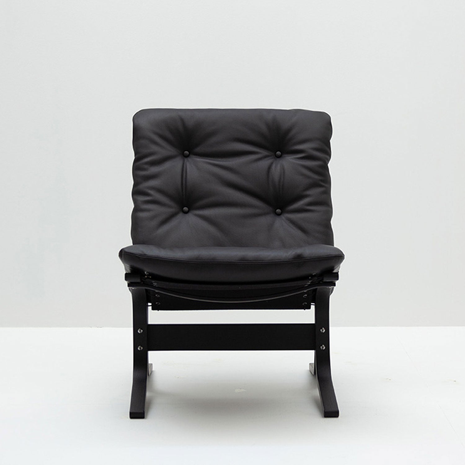hjelle | siesta classic 302 chair | low back | black oak + hemsen HA19 leather