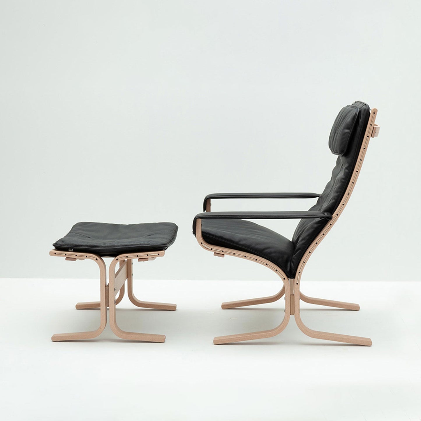 hjelle | siesta fiora 309 footstool | oak + hemsen HA19 leather