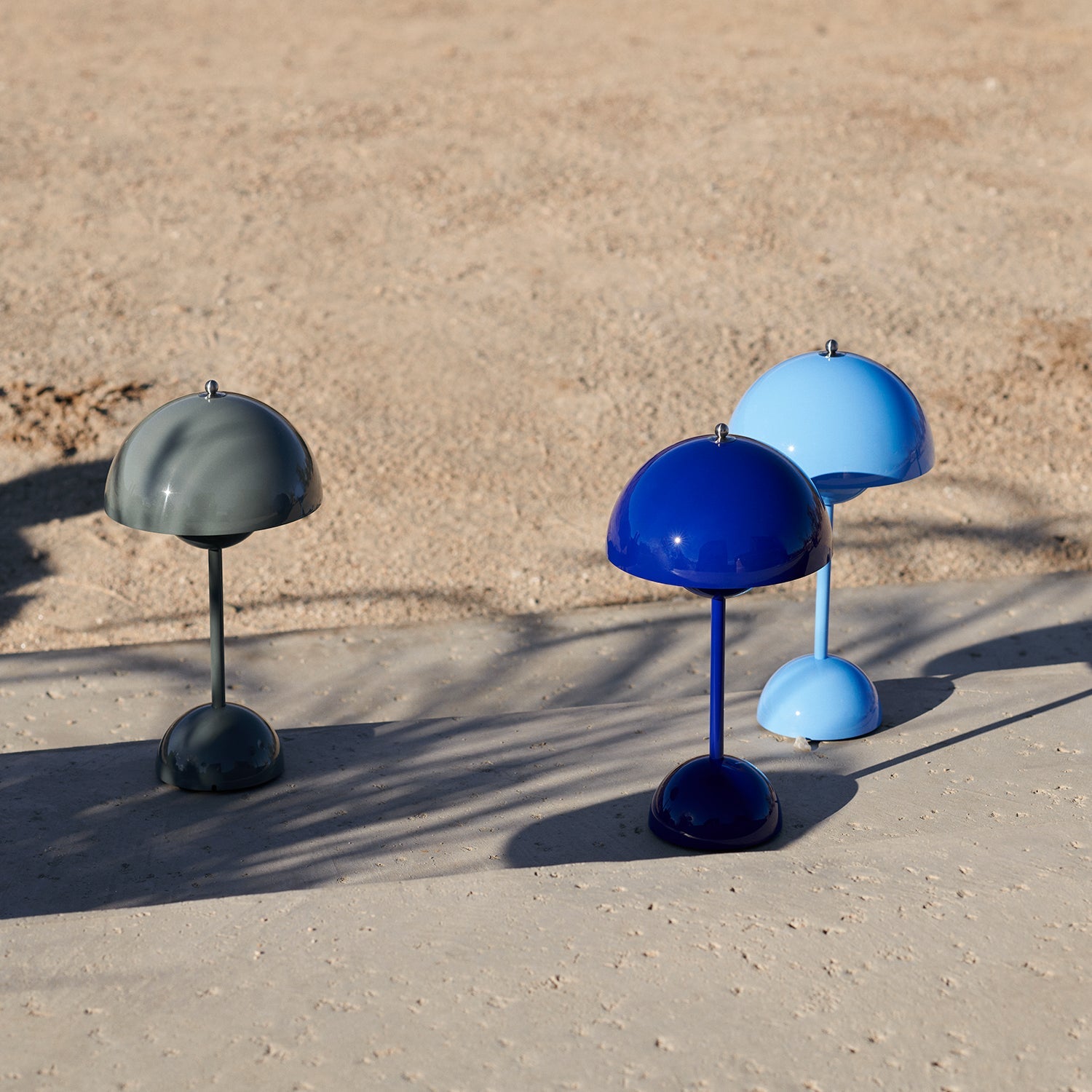 &tradition | flowerpot VP9 portable lamp | swim blue