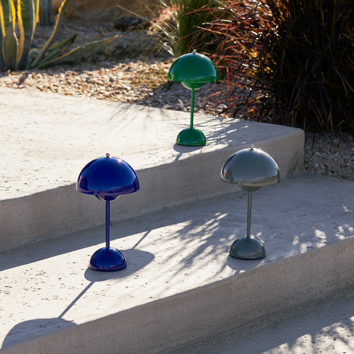 &tradition | flowerpot VP9 portable lamp | signal green