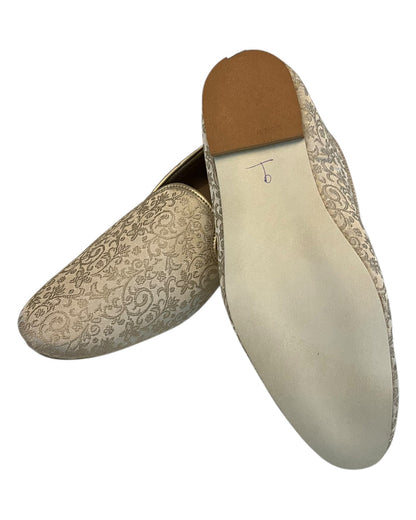 Very Comfortable Gold Brocade Loafer Style Mojri - Indian Mens shoes - Mojari , Khossay -  YD2305