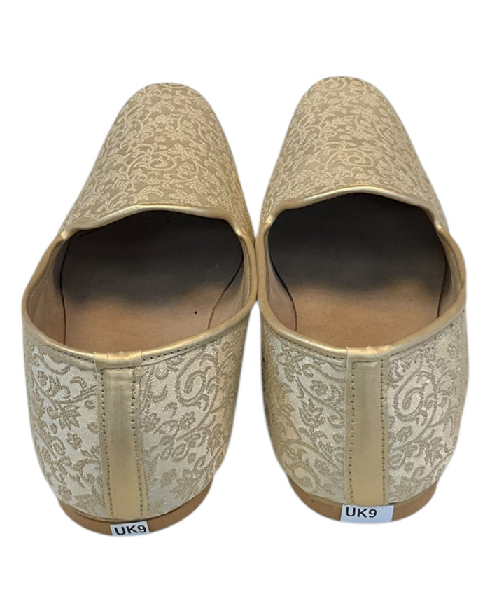 Very Comfortable Gold Brocade Loafer Style Mojri - Indian Mens shoes - Mojari , Khossay -  YD2305