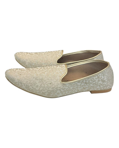 Very Comfortable Gold Brocade Loafer Style Mojri - Indian Mens shoes - Mojari , Khossay -  YD2305